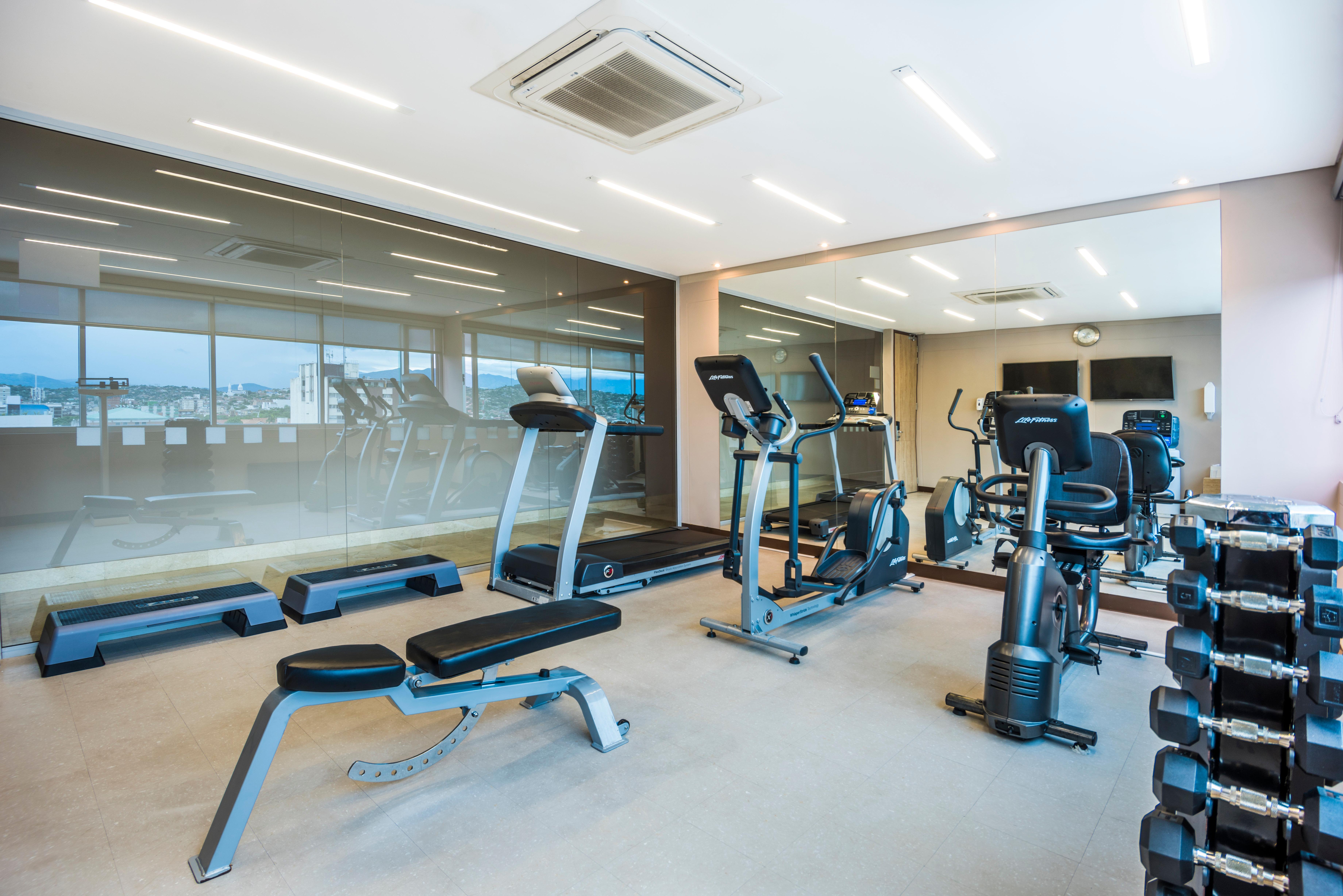 Holiday Inn Cucuta By Ihg Exterior photo A gym in a hotel