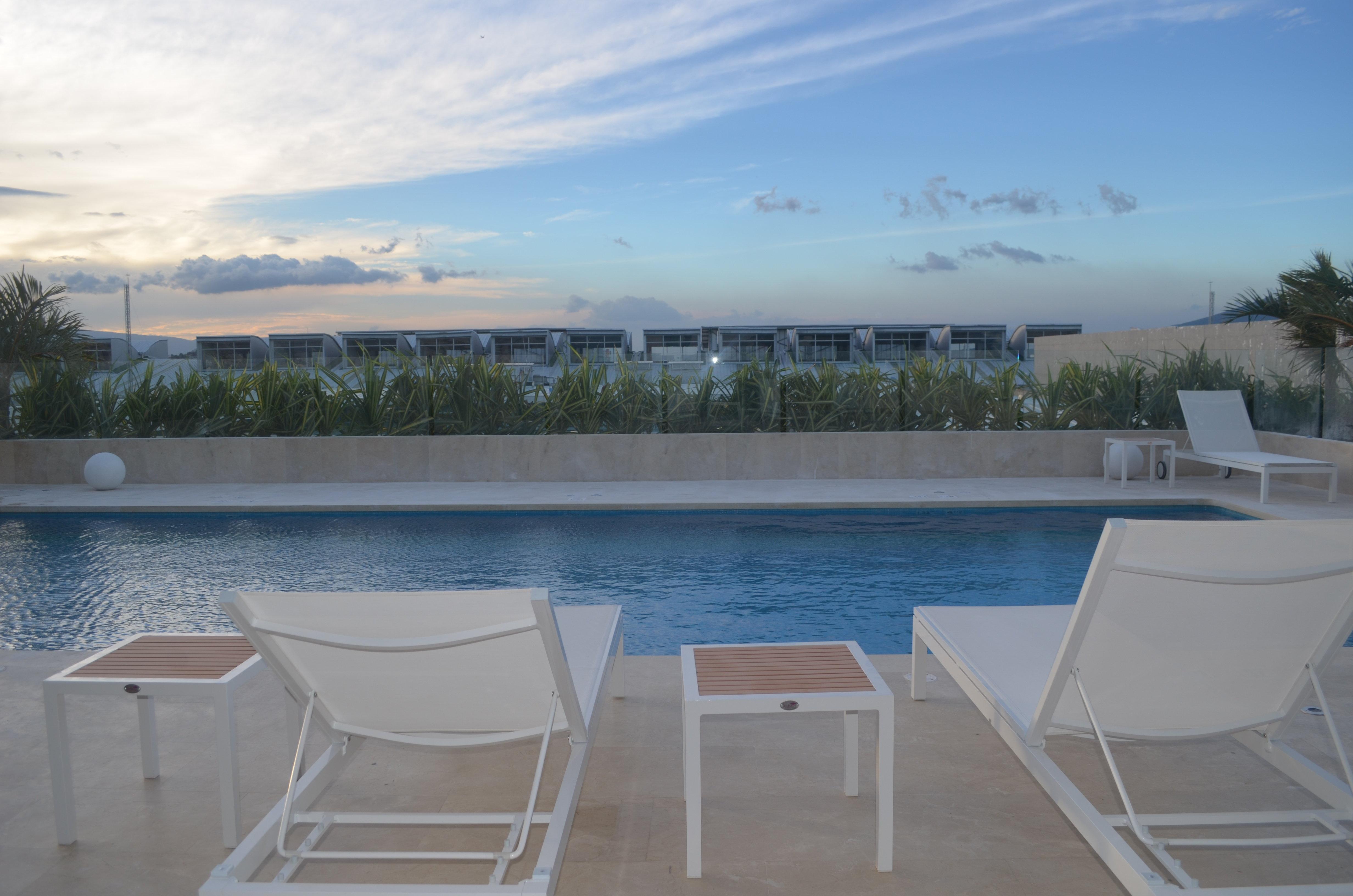 Holiday Inn Cucuta By Ihg Exterior photo Rooftop pool at the Hotel