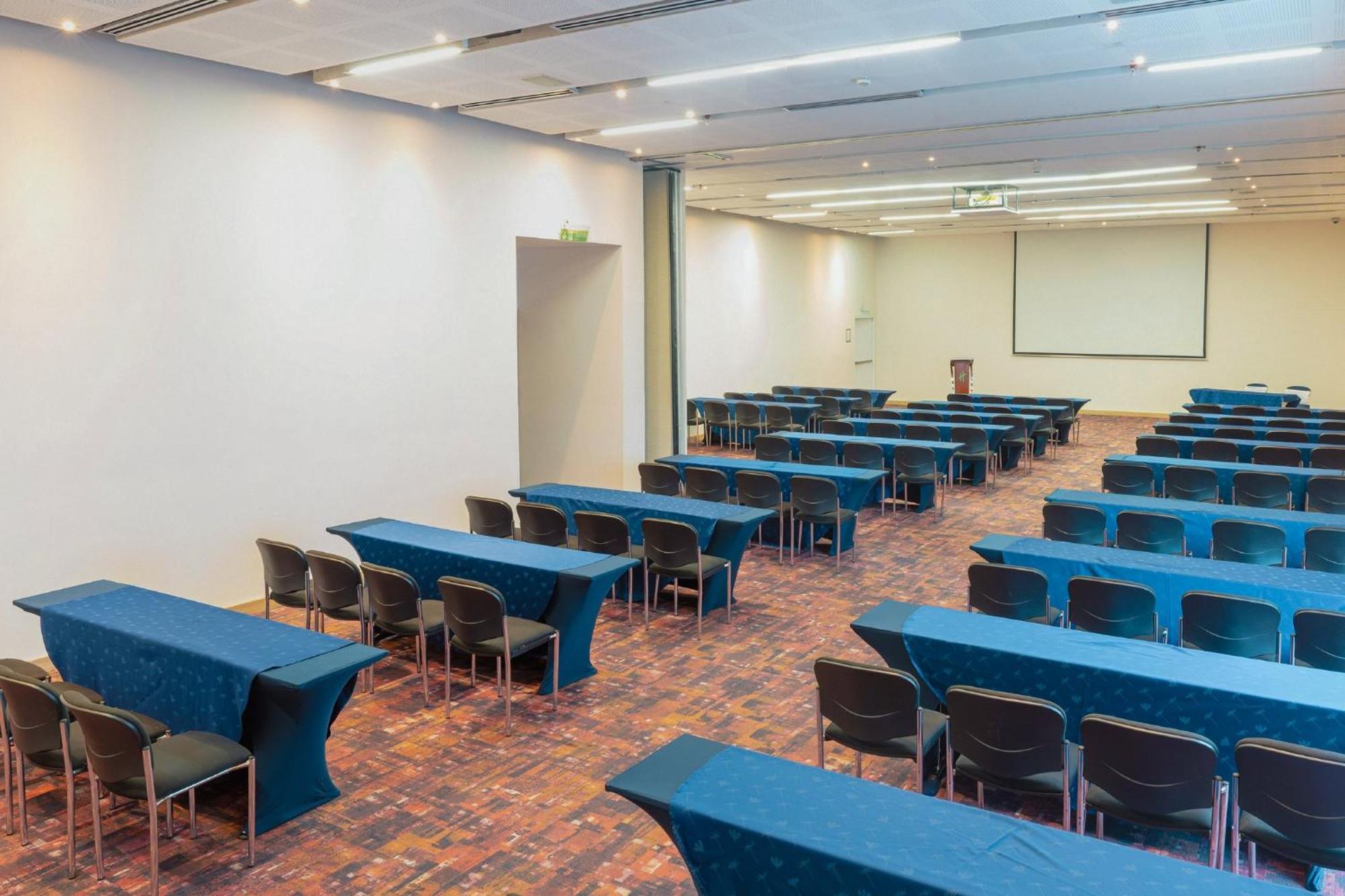 Holiday Inn Cucuta By Ihg Exterior photo The conference room