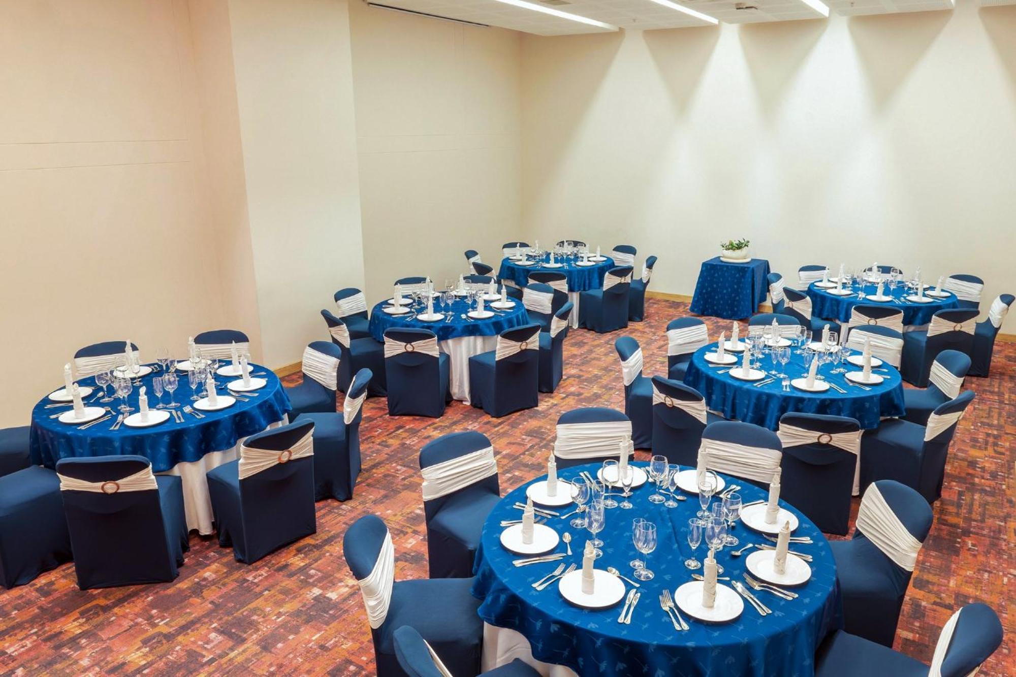 Holiday Inn Cucuta By Ihg Exterior photo Banquet Hall