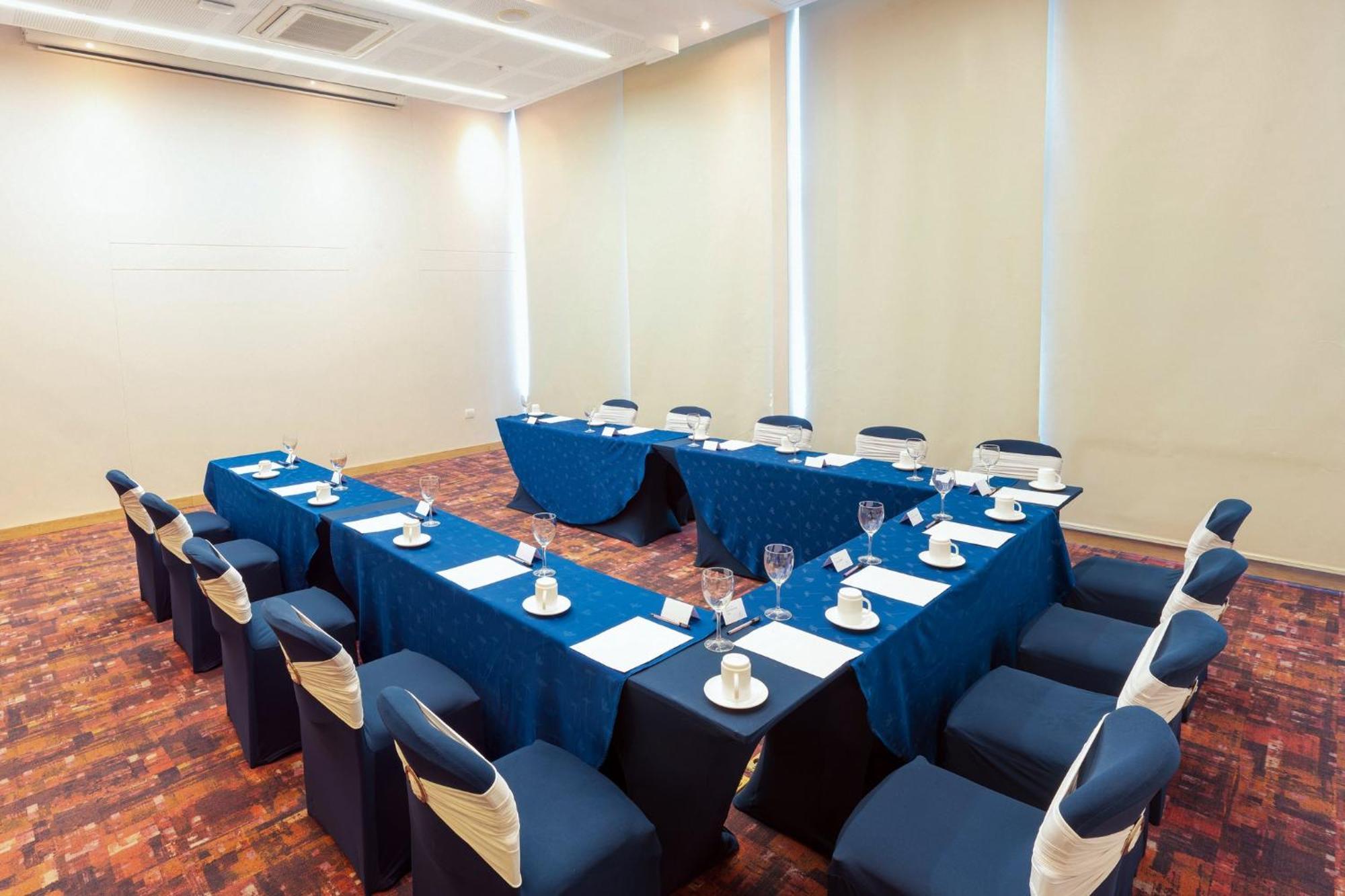 Holiday Inn Cucuta By Ihg Exterior photo Meeting room
