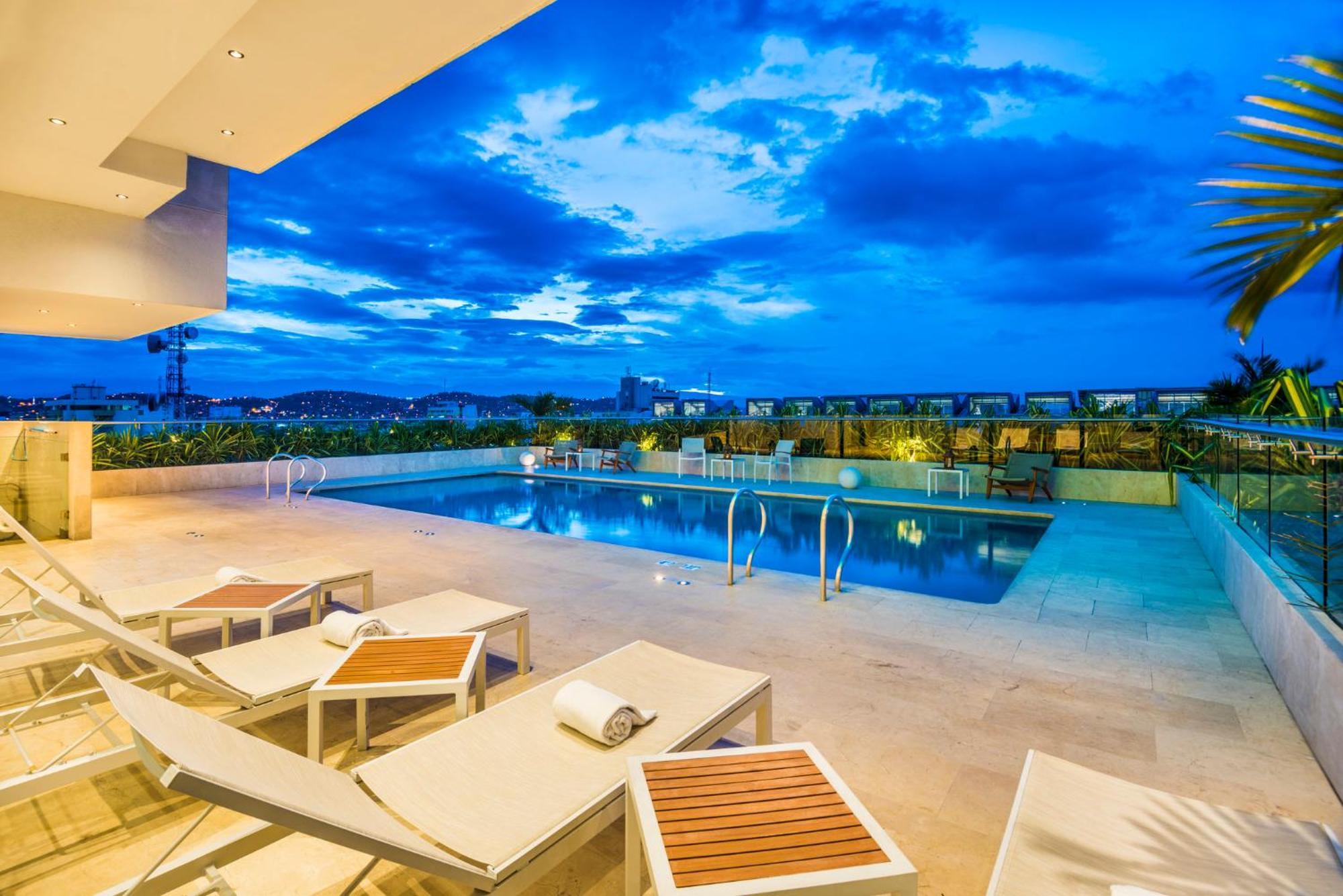 Holiday Inn Cucuta By Ihg Exterior photo Rooftop pool at the hotel