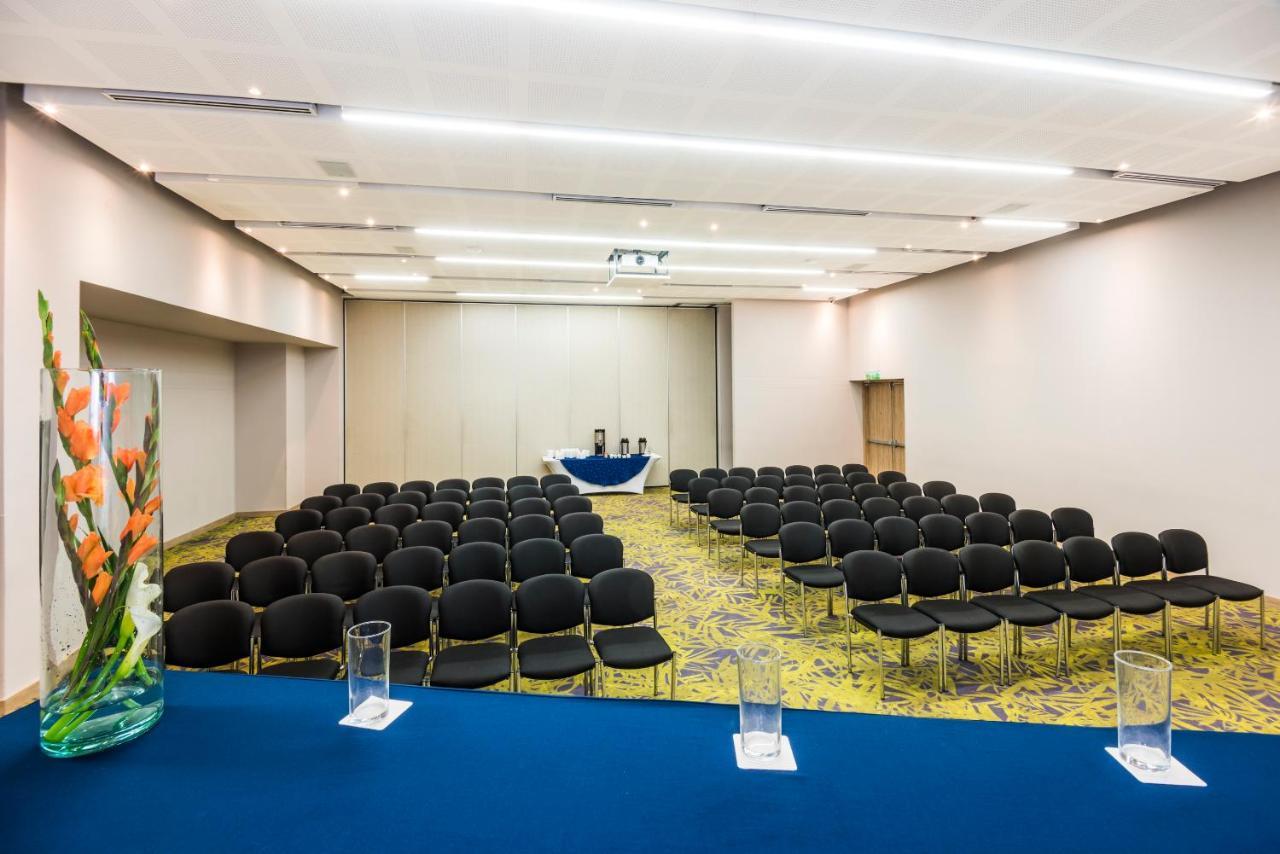 Holiday Inn Cucuta By Ihg Exterior photo Meeting room